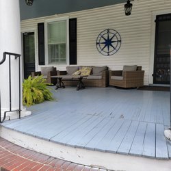 Captain's Quarters Inn - Great porch