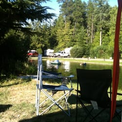 Qualicum Bay Resort - Evening around the swimming pond