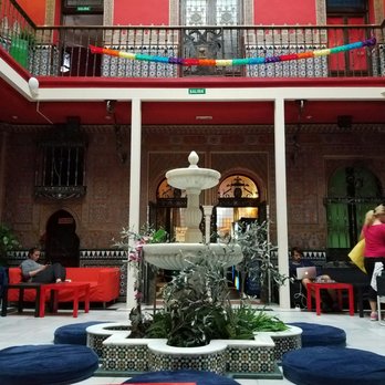 Cat's Hostel - Inside Cat's Hostel - Hostels Near Me - Madrid, M
