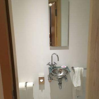 INNSIDE Frankfurt - watercloset - Hotels Near Me - Frankfurt, HE