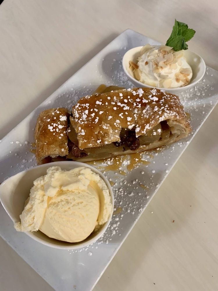 BRASSERIE BENELUX 85 Photos & 66 Reviews 390 Broadway, Saratoga