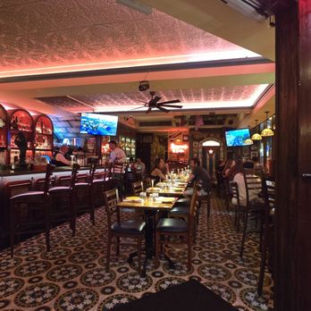 La Mulata - Indoor dining - Cuban Near Me - Miami Beach, Florida