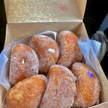Leonard's Bakery - Custard, Haupia, Guava, Original, and Ube - Bakeries Near Me - Honolulu, Hawaii Leonard's Bakery - Custard, Haupia, Guava, Original, and Ube - Bakeries Near Me - Honolulu, Hawaii