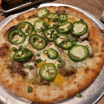 Moku Kitchen - Kalua pig, pineapple pizza - Cocktail Bars Near Me - Honolulu, Hawaii