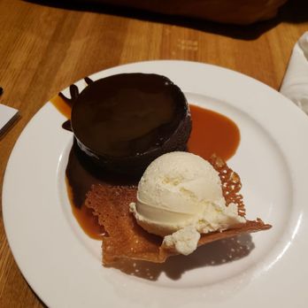 Earls Kitchen + Bar - Toffee cake - New American Near Me - Miami, Florida Earls Kitchen + Bar - Toffee cake - New American Near Me - Miami, Florida