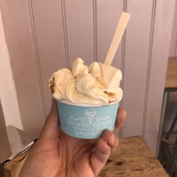 White chocolate and caramel scoop White chocolate and caramel scoop
