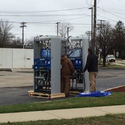 Bucky's Convenience Store - Getting new pumps.