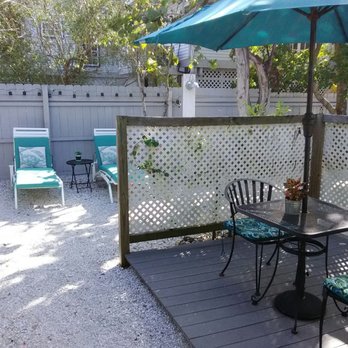 Tarpon Tale Inn - Garden side patio - Hotels Near Me - Sanibel, Florida Tarpon Tale Inn - Garden side patio - Hotels Near Me - Sanibel, Florida