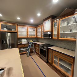 Executive Fine Finish - Out of the 5 days spent on a typical cabinet refinishing project, two full days are spend on site preparation and cleaning.