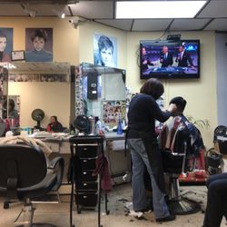 Lana's Unisex Hair Salon - Inside