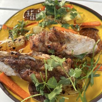 Kitoko Maui - Wood fired chicken and curry with veg. - Food Trucks Near Me - Kihei, Hawaii