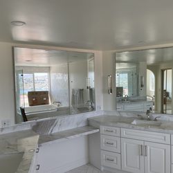 Art & Mirror Center