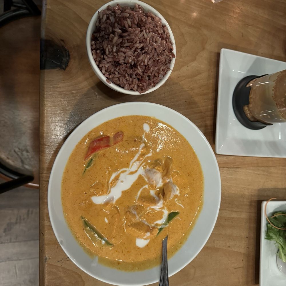 Spice Season - Salmon Cali Curry with brown rice - Asian Fusion Near Me - Studio City, California Spice Season - Salmon Cali Curry with brown rice - Asian Fusion Near Me - Studio City, California