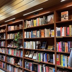 Bird’s Bookstore