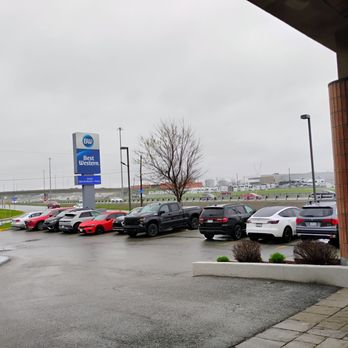 Best Western Laval-Montreal - Parking lot - Hotels Near Me - Laval, Quebec