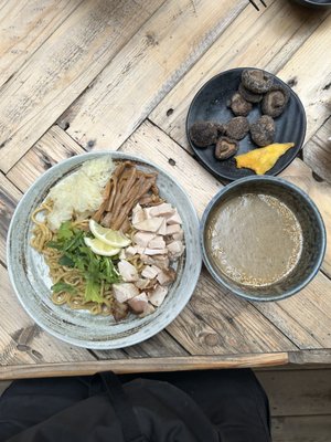 Ryus Noodle Bar by null