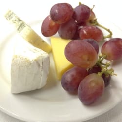 United Airlines - Fifth course: Assorted cheese