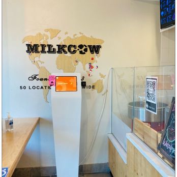 Sweet Cow Cafe - Kiosk for those who don't want to wait in line. Lol. - Ice Cream & Frozen Yogurt Near Me - Pasadena, California