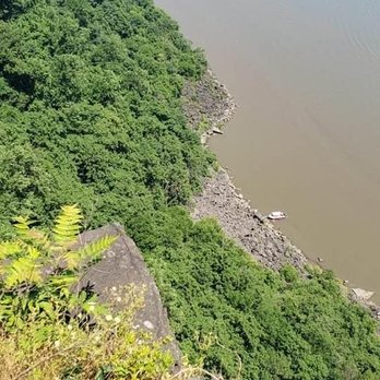 Palisades Interstate Park Commission - This was a photo from the overlook. The hike takes you down to where rocks are at where the boat is. - Hiking Near Me - Alpine, New Jersey