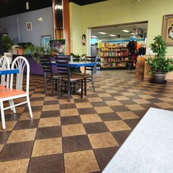 Manee Thai Cuisine - Inside (5 tables)