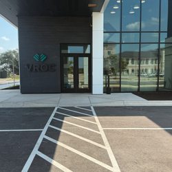 VROC - Beautiful view of the front entrance