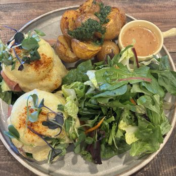 O2 Eatery - Eggs Benny - Smokey Salmon Benny - Breakfast & Brunch Near Me - Berkeley, California