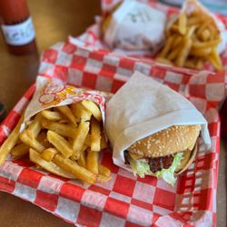 Tommy's Burger California Style - Bacon Cheeseburger Combo