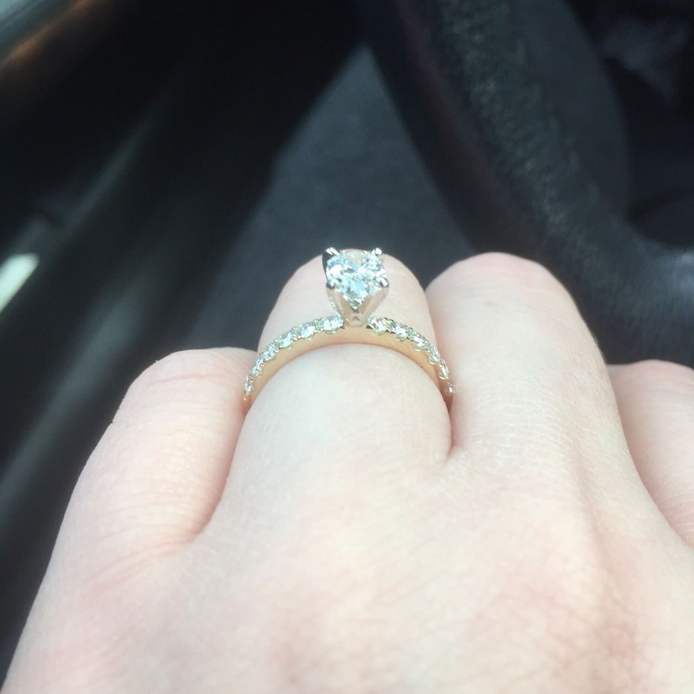 Diamond engagement eing