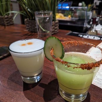 Tanta - Happy hour drinks! Pisco sour (left) and el cholito (right) - Peruvian Near Me - Chicago, Illinois