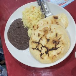 Pupusas de Arroz/ Rice flour Pupusas de harina Pupusas de Pollo Pupusas Revueltas Pupusas de Arroz/ Rice flour Pupusas de harina Pupusas de Pollo Pupusas Revueltas