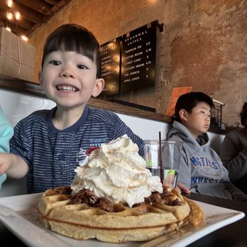 Bella Goose Coffee - Downtown - Waffles - Coffee Roasteries Near Me - Wisconsin Dells, Wisconsin Bella Goose Coffee - Downtown - Waffles - Coffee Roasteries Near Me - Wisconsin Dells, Wisconsin
