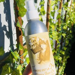 La Bouquetiere - French body oil ~ rose, ylang ylang, clove, dark woods & cool greens scent (heavenly)