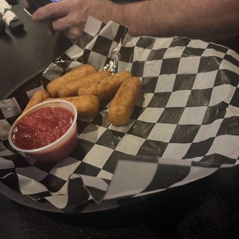 Market Cross Pub - Mozzarella Sticks - American Near Me - Carlisle, Pennsylvania