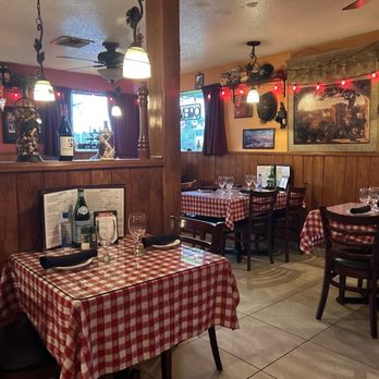 La Strada Italian Restaurant - Dining room - Italian Near Me - Saint Augustine, Florida