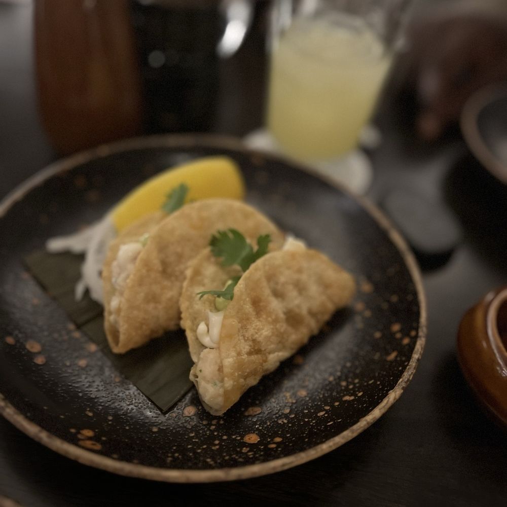 Jade - Salmon and shrimp wonton tacos - Japanese Near Me - Cancún, ROO