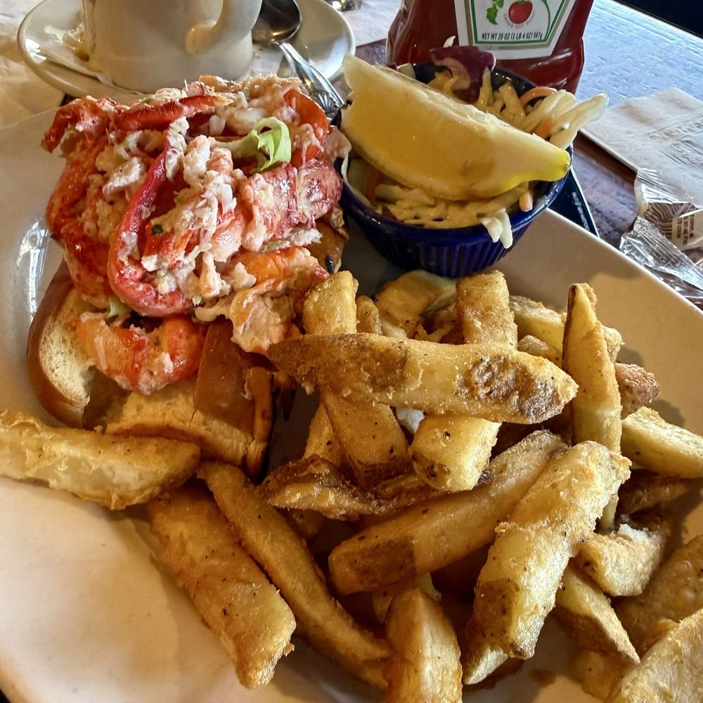Boston Sail Loft - New England Lobster Roll - Bars Near Me - Boston, Massachusetts Boston Sail Loft - New England Lobster Roll - Bars Near Me - Boston, Massachusetts