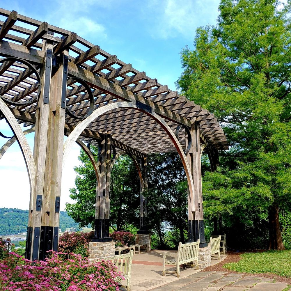 Alms Park - Pergola by the overlook of the river - Parks Near Me - Cincinnati, Ohio Alms Park - Pergola by the overlook of the river - Parks Near Me - Cincinnati, Ohio