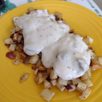 Geraldine's Kitchen - Hash Browns with Gravy - Breakfast & Brunch Near Me - Jeffersonville, Indiana