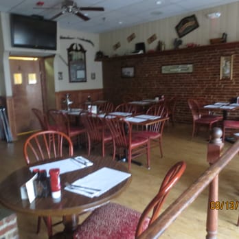 Welly's Restaurant - dining area - American Near Me - Marlborough, Massachusetts Welly's Restaurant - dining area - American Near Me - Marlborough, Massachusetts