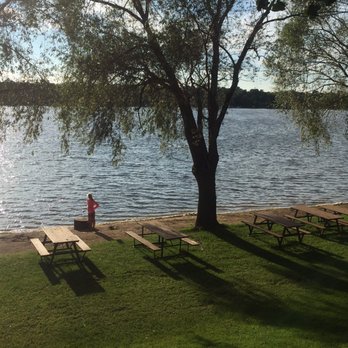 Fourth Lake Resort Bar Grill 10 Photos Bars 36670 N Corona Dr Lake Villa Il Restaurant Reviews Phone Number