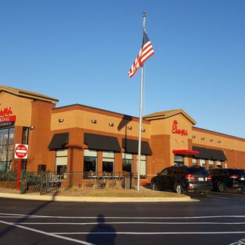 Chick-fil-A - Storefront for Chick-fil-a Wheaton - Fast Food Near Me - Wheaton, Illinois