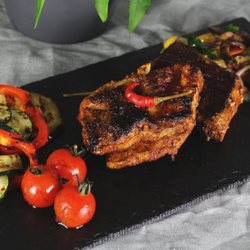 Kiełba w Gębie - Pikantne żeberka z warzywami marynowanymi i grillowanymi!