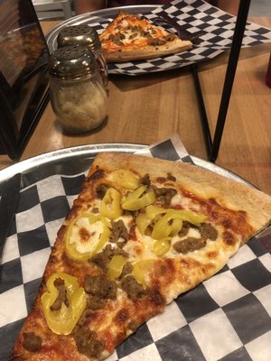 Junior's Pizza by null