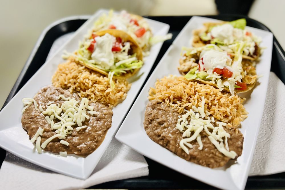 Food from Naty's Fast Food Restaurant