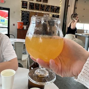Caboose Commons - Fog Baby Hazy Pale Ale #6 - Breweries Near Me - Fairfax, Virginia