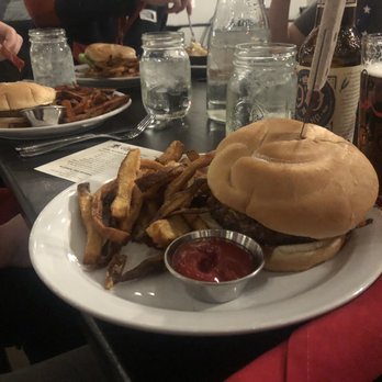 Apres Burger Bistro - BBQ burger - Burgers Near Me - Steamboat Springs, Colorado