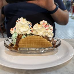 Hot Fudge Brownie Sundae