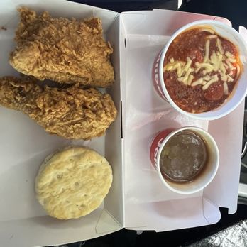 Jollibee - 2 piece chicken joy with spaghetti - Chicken Shop Near Me - Stockton, California Jollibee - 2 piece chicken joy with spaghetti - Chicken Shop Near Me - Stockton, California