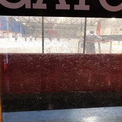Bar Sportif l'Échappée - Hockey rink inside