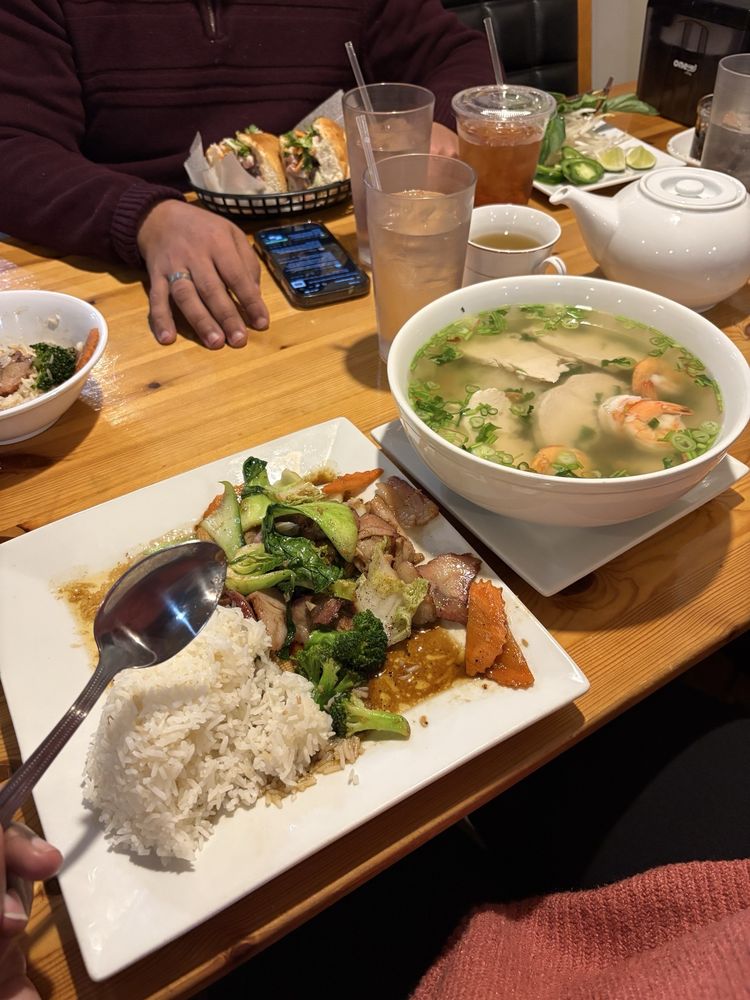 Pho Huong Viet & Juicy King Crab House